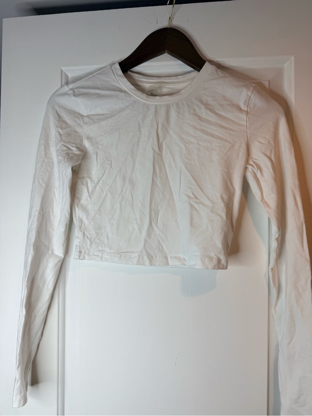 Aritzia White Long-Sleeve Cropped Tee TNA SM